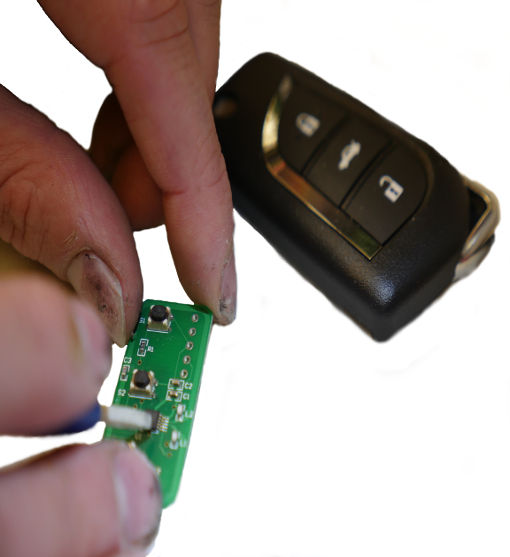 Programming electronic car key